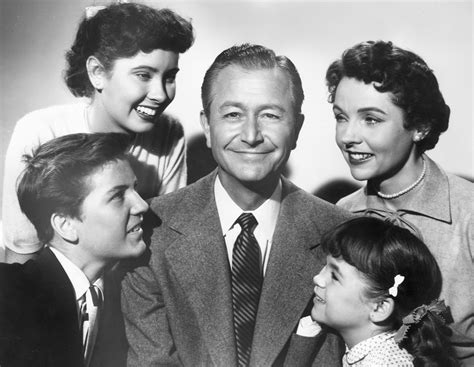  Father Knows Best, 1931年製、家族の温かさと社会風刺を交えた珠玉の一作！