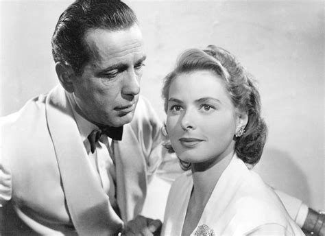 「嵐の影」は、第二次世界大戦中の愛と裏切りの物語、Humphrey Bogart と Ingrid Bergman の共演